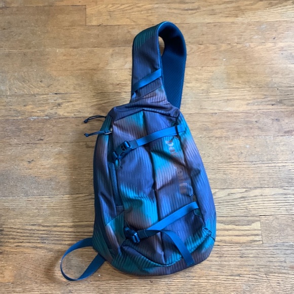 Patagonia Handbags - Patagonia Atom Sling 8L